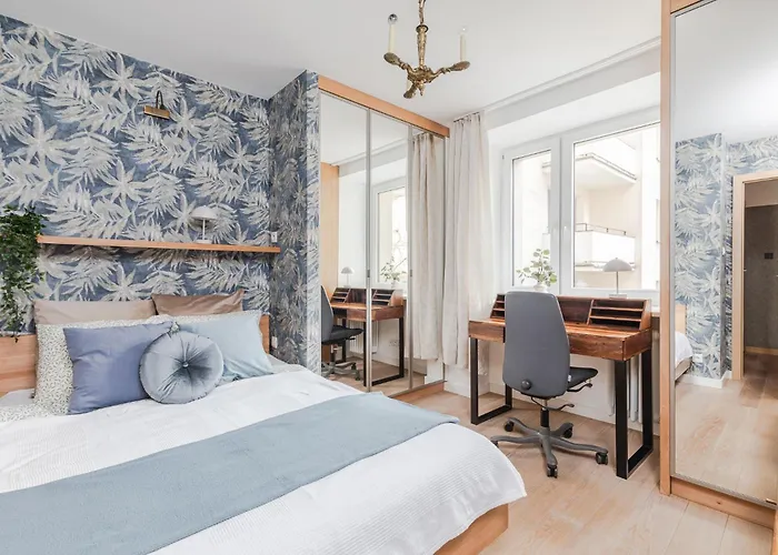 Superapart Wspolna 27a, City Center Warschau